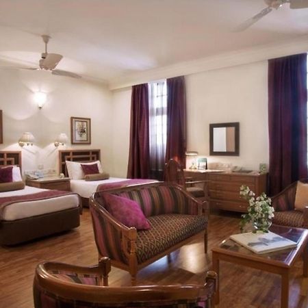 فندق إمباسادور نيودلهي المظهر الخارجي الصورة A suite at the Imperial Hotel