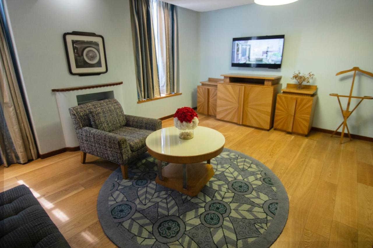 فندق إمباسادور نيودلهي المظهر الخارجي الصورة A patient room at the hospital