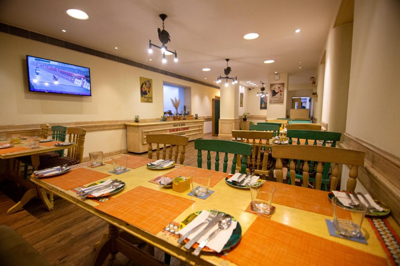 فندق إمباسادور نيودلهي المظهر الخارجي الصورة The interior of a typical Premier Inn restaurant