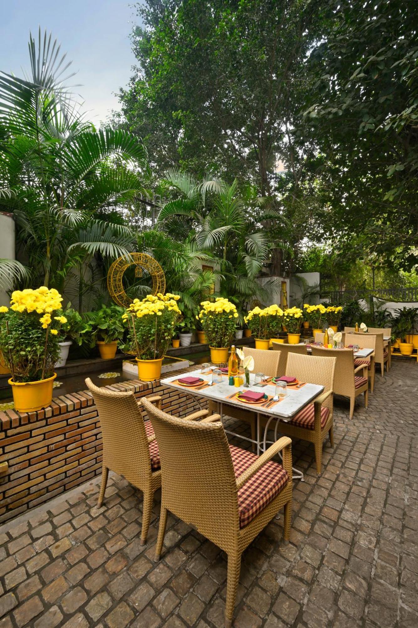 فندق إمباسادور نيودلهي المظهر الخارجي الصورة The Garden Grille