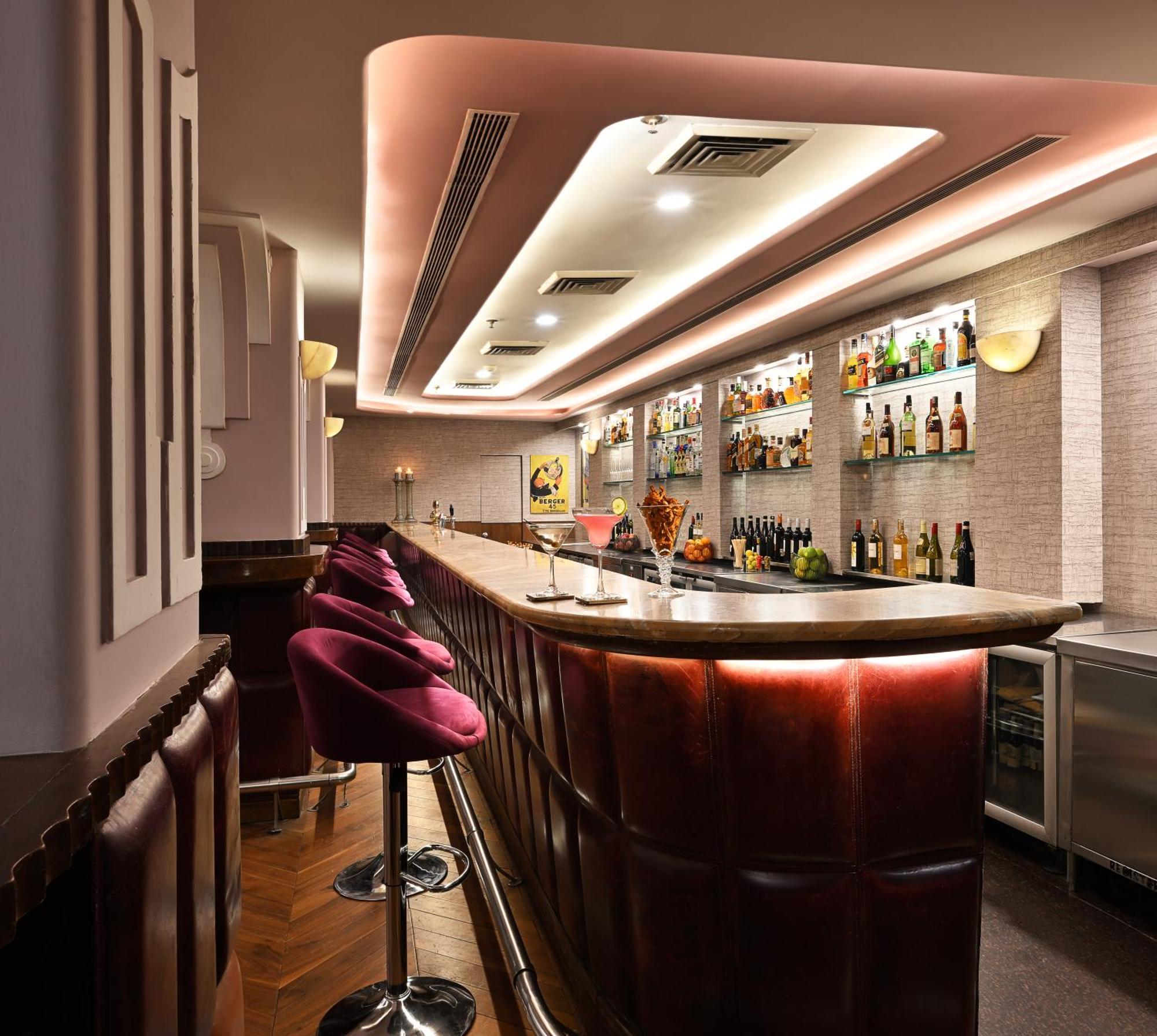 فندق إمباسادور نيودلهي المظهر الخارجي الصورة The bar at the 2010 London Olympics