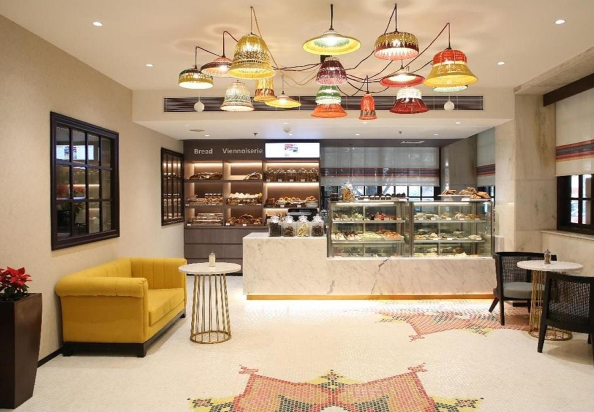 فندق إمباسادور نيودلهي المظهر الخارجي الصورة The lobby of the hotel