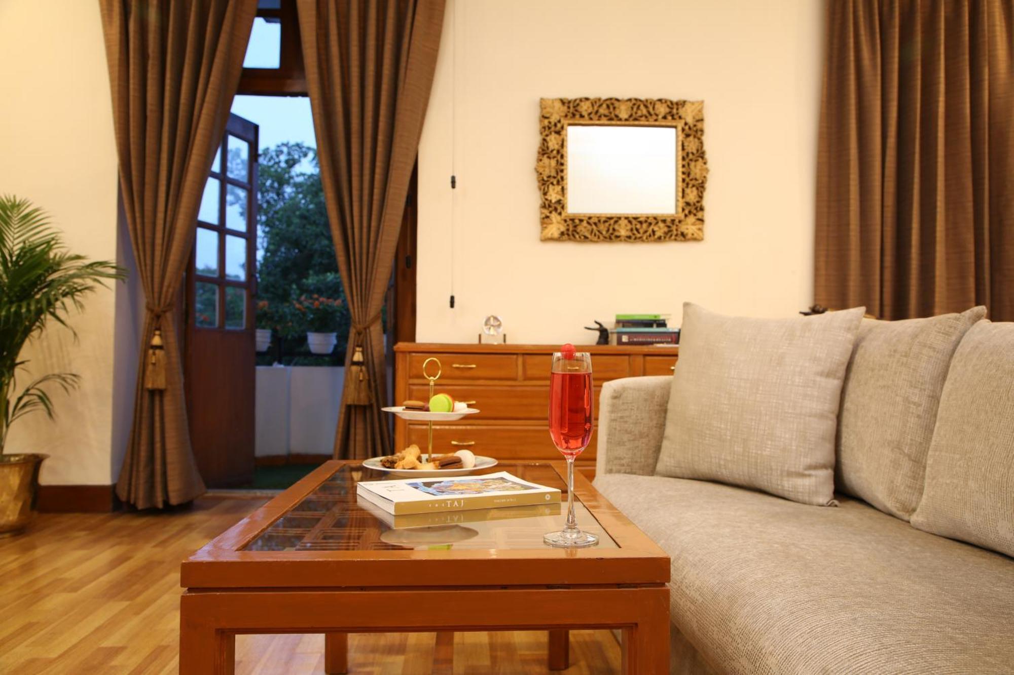 فندق إمباسادور نيودلهي المظهر الخارجي الصورة A living room
