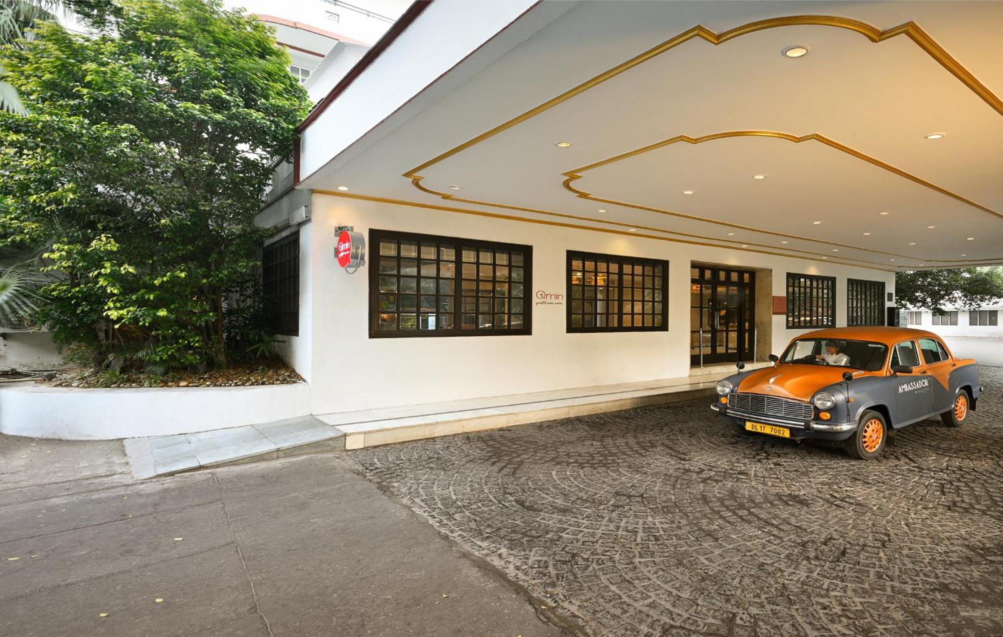 فندق إمباسادور نيودلهي المظهر الخارجي الصورة The entrance of the Swiss Embassy in Kuala Lumpur