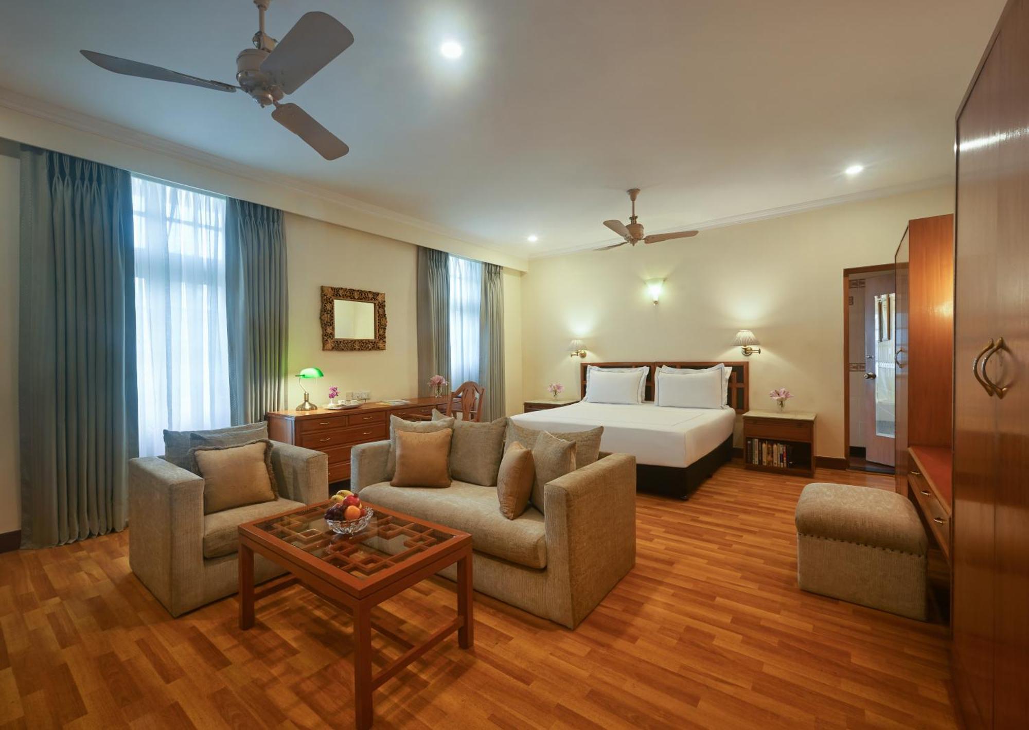 فندق إمباسادور نيودلهي المظهر الخارجي الصورة A suite at the hotel