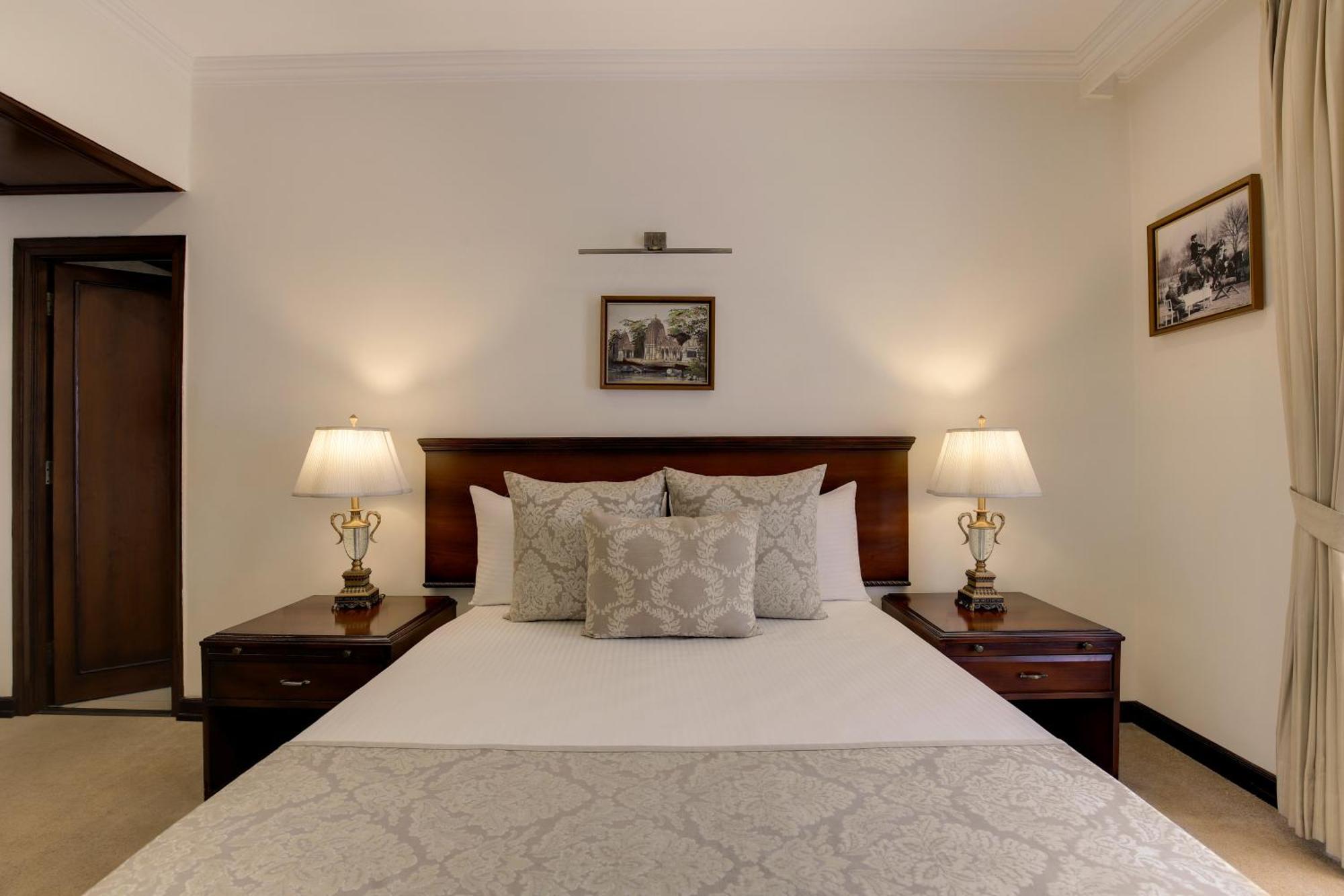 فندق إمباسادور نيودلهي المظهر الخارجي الصورة A bedroom at the hotel