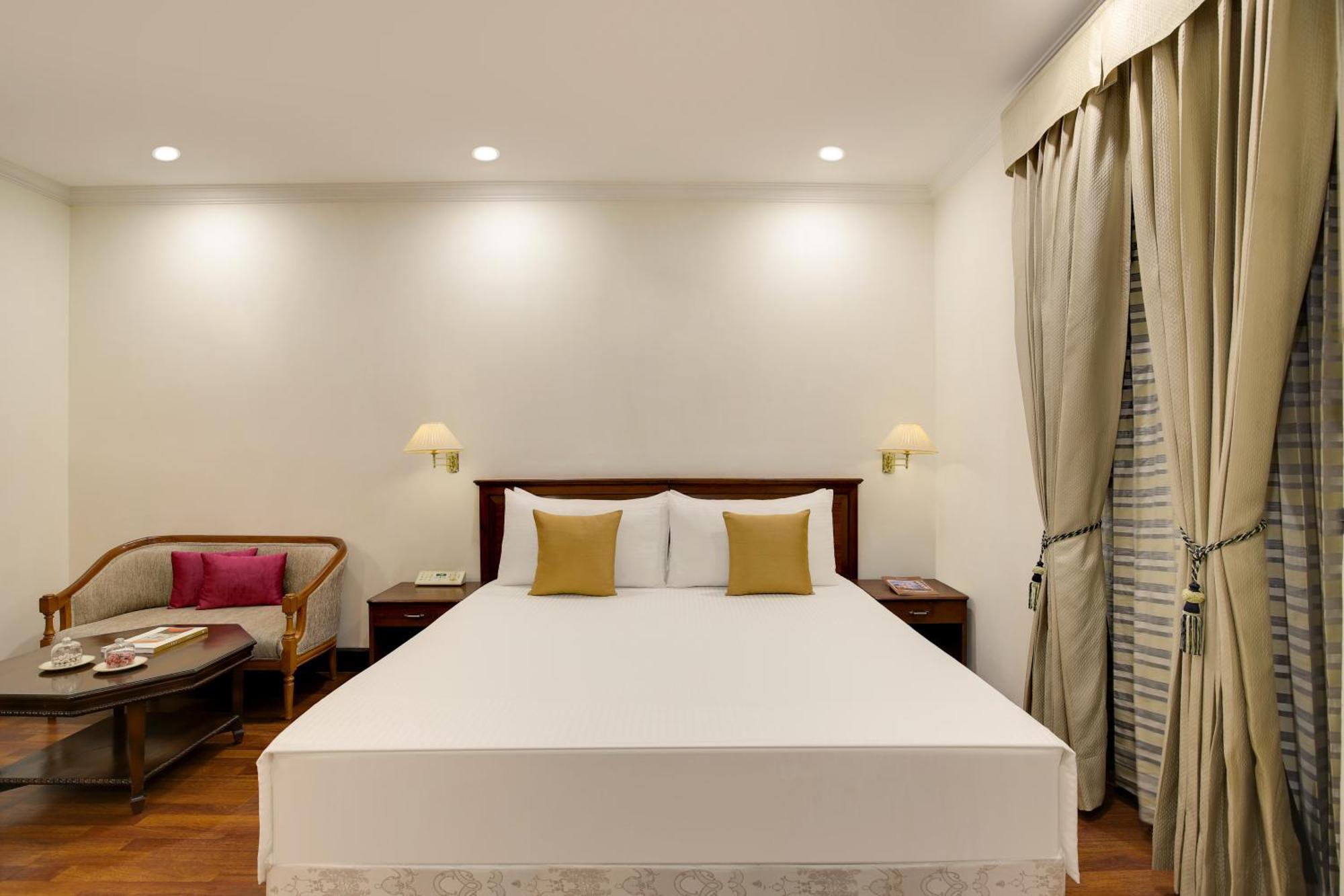 فندق إمباسادور نيودلهي المظهر الخارجي الصورة A bedroom at the hotel